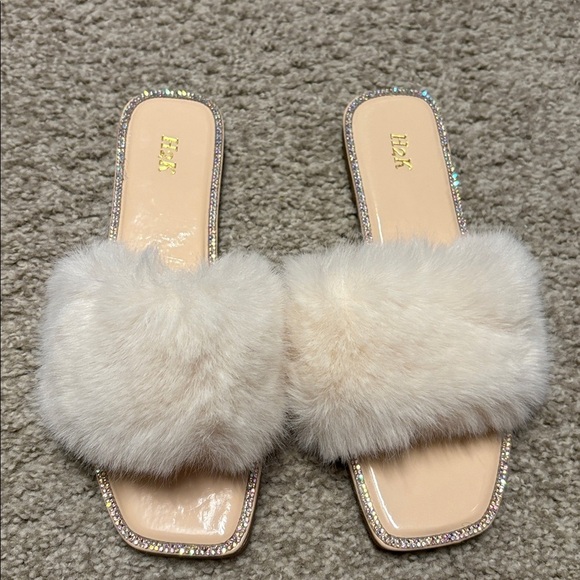 Faux Fur White extra fluffy Slide Sandals with Rhinestone Trim Square toe NWOT - Picture 1 of 5